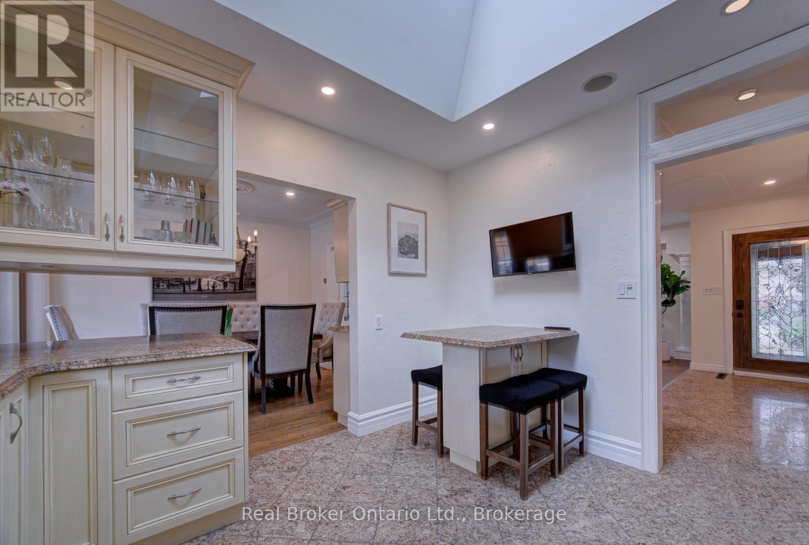 655 Ellengale Road, Burlington, Ontario  L7T 3N9 - Photo 21 - W12908878