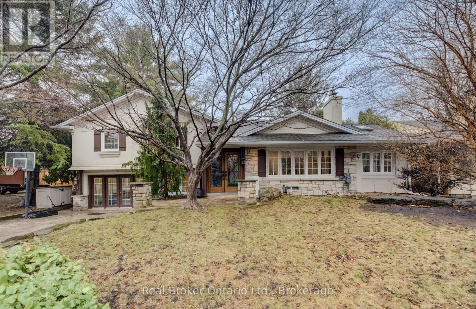 655 Ellengale Road, Burlington, Ontario  L7T 3N9 - Photo 3 - W12908878