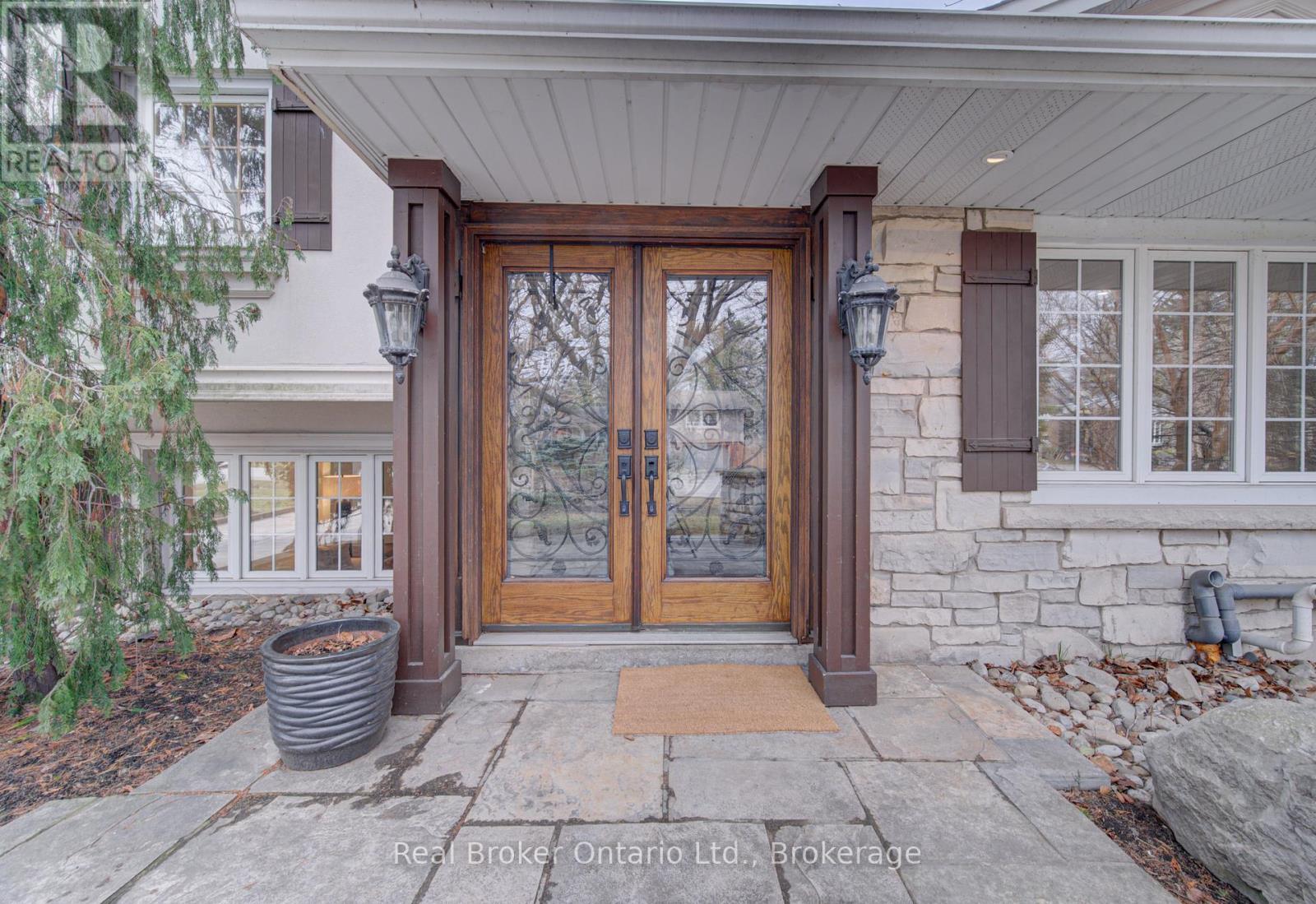 655 Ellengale Road, Burlington, Ontario  L7T 3N9 - Photo 6 - W12908878