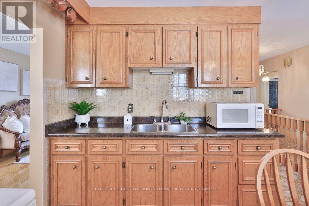 7 Roseglen Crescent, Toronto, Ontario  M3N 1G7 - Photo 14 - W12754052