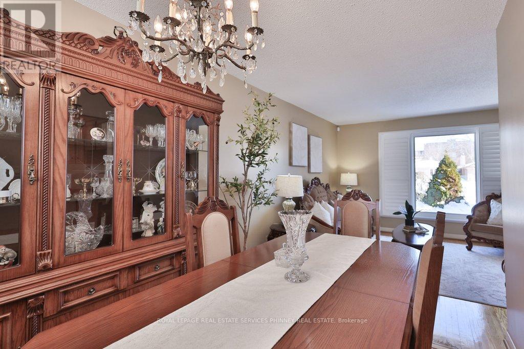 7 Roseglen Crescent, Toronto, Ontario  M3N 1G7 - Photo 10 - W12754052