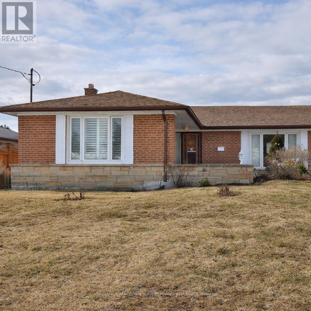 7 Roseglen Crescent, Toronto, Ontario  M3N 1G7 - Photo 2 - W12754052