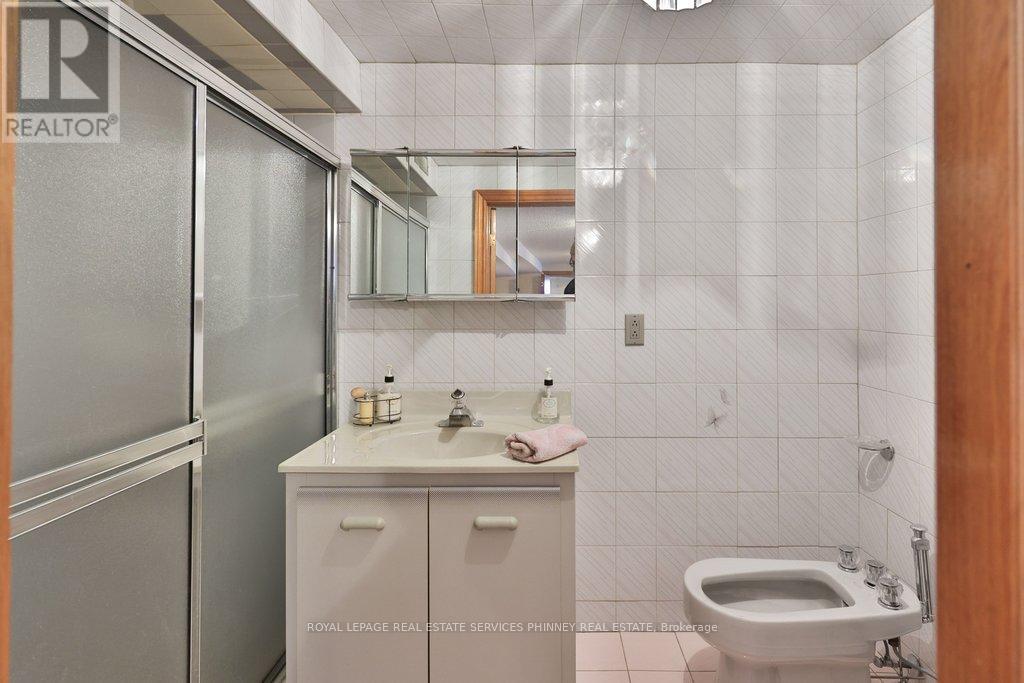 7 Roseglen Crescent, Toronto, Ontario  M3N 1G7 - Photo 32 - W12754052