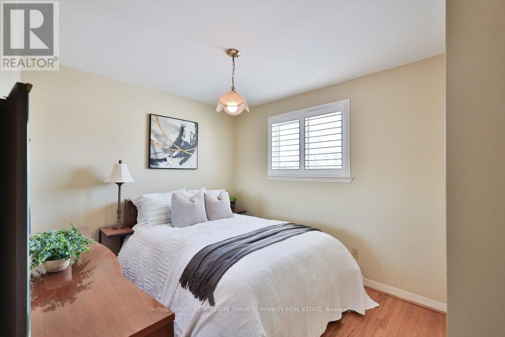 7 Roseglen Crescent, Toronto, Ontario  M3N 1G7 - Photo 23 - W12754052