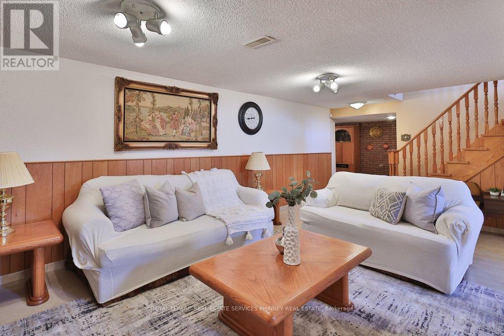 7 Roseglen Crescent, Toronto, Ontario  M3N 1G7 - Photo 26 - W12754052