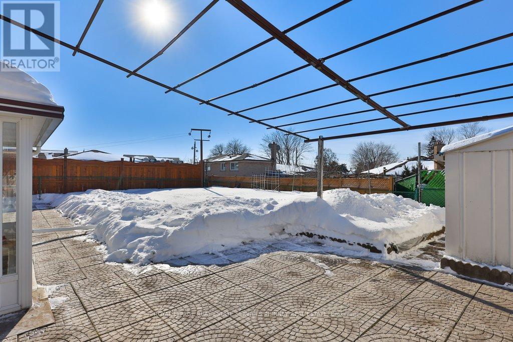 7 Roseglen Crescent, Toronto, Ontario  M3N 1G7 - Photo 34 - W12754052