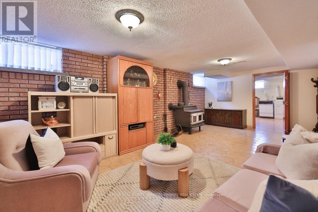 7 Roseglen Crescent, Toronto, Ontario  M3N 1G7 - Photo 31 - W12754052