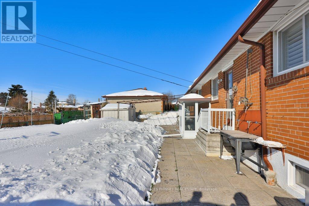 7 Roseglen Crescent, Toronto, Ontario  M3N 1G7 - Photo 37 - W12754052
