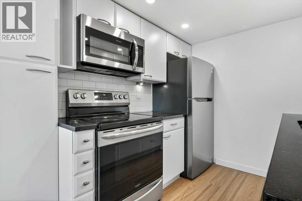 17, 1055 72 Avenue NW, Calgary, Alberta  T2K 5S4 - Photo 9 - A2291531