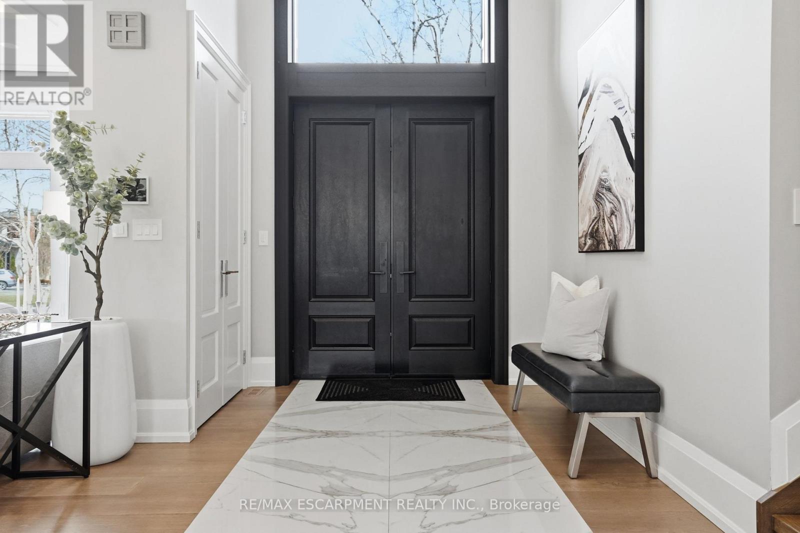 1489 Rogerswood Court, Mississauga (Lorne Park), Ontario  L5J 1R7 - Photo 4 - W12903830