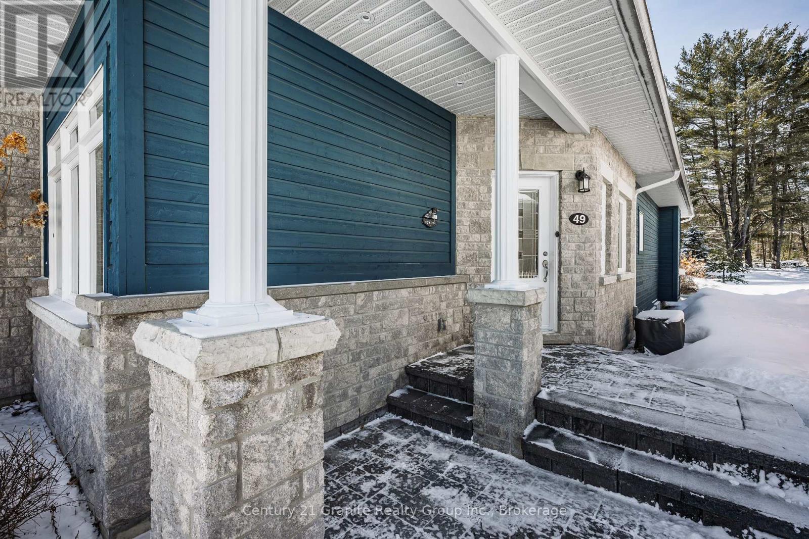 49 Webb Circle, Dysart Et Al, Ontario  K0M 1S0 - Photo 3 - X12908972