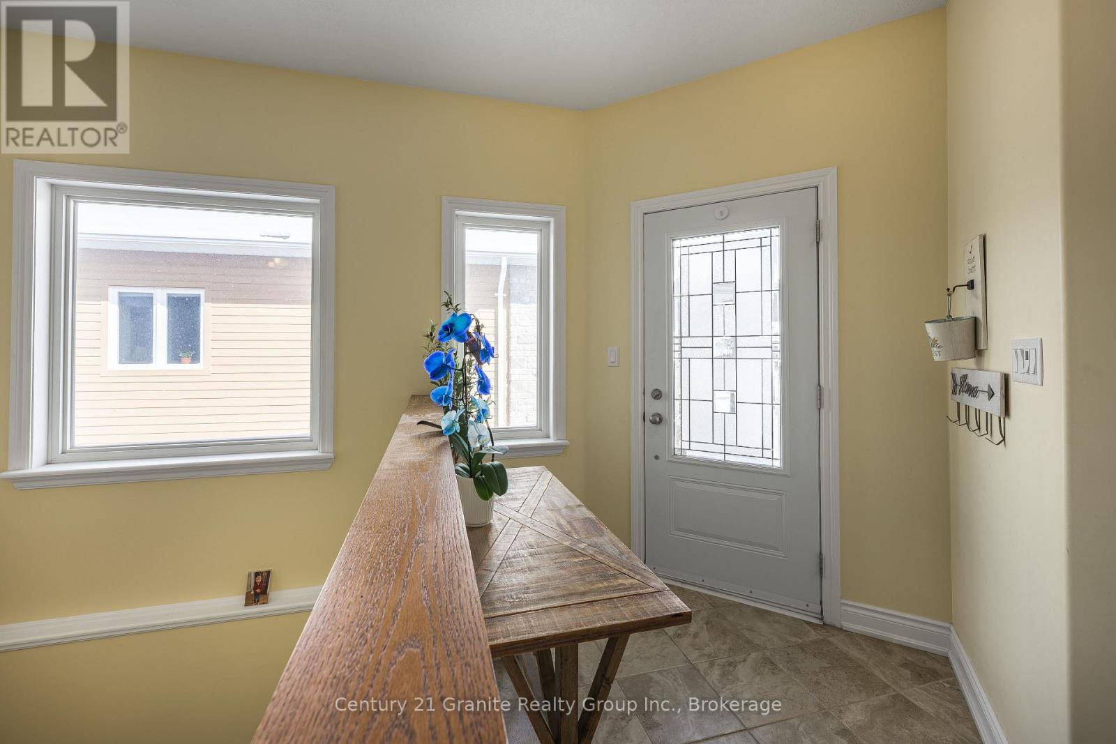 49 Webb Circle, Dysart Et Al, Ontario  K0M 1S0 - Photo 4 - X12908972