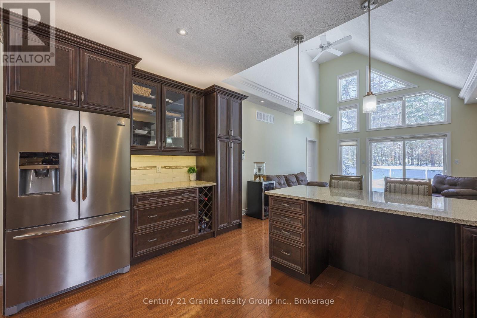 49 Webb Circle, Dysart Et Al, Ontario  K0M 1S0 - Photo 7 - X12908972