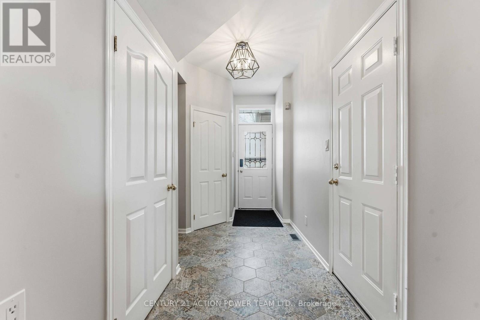 42 Sunnybrooke Drive, Ottawa, Ontario  K2M 2P3 - Photo 2 - X12908912