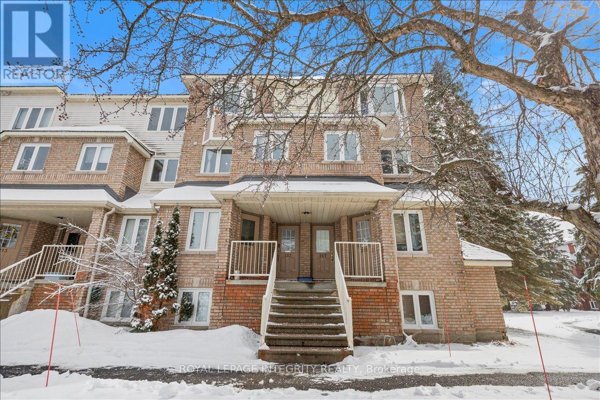 223 Briston Private, Ottawa, Ontario  K1G 5R5 - Photo 2 - X12908926