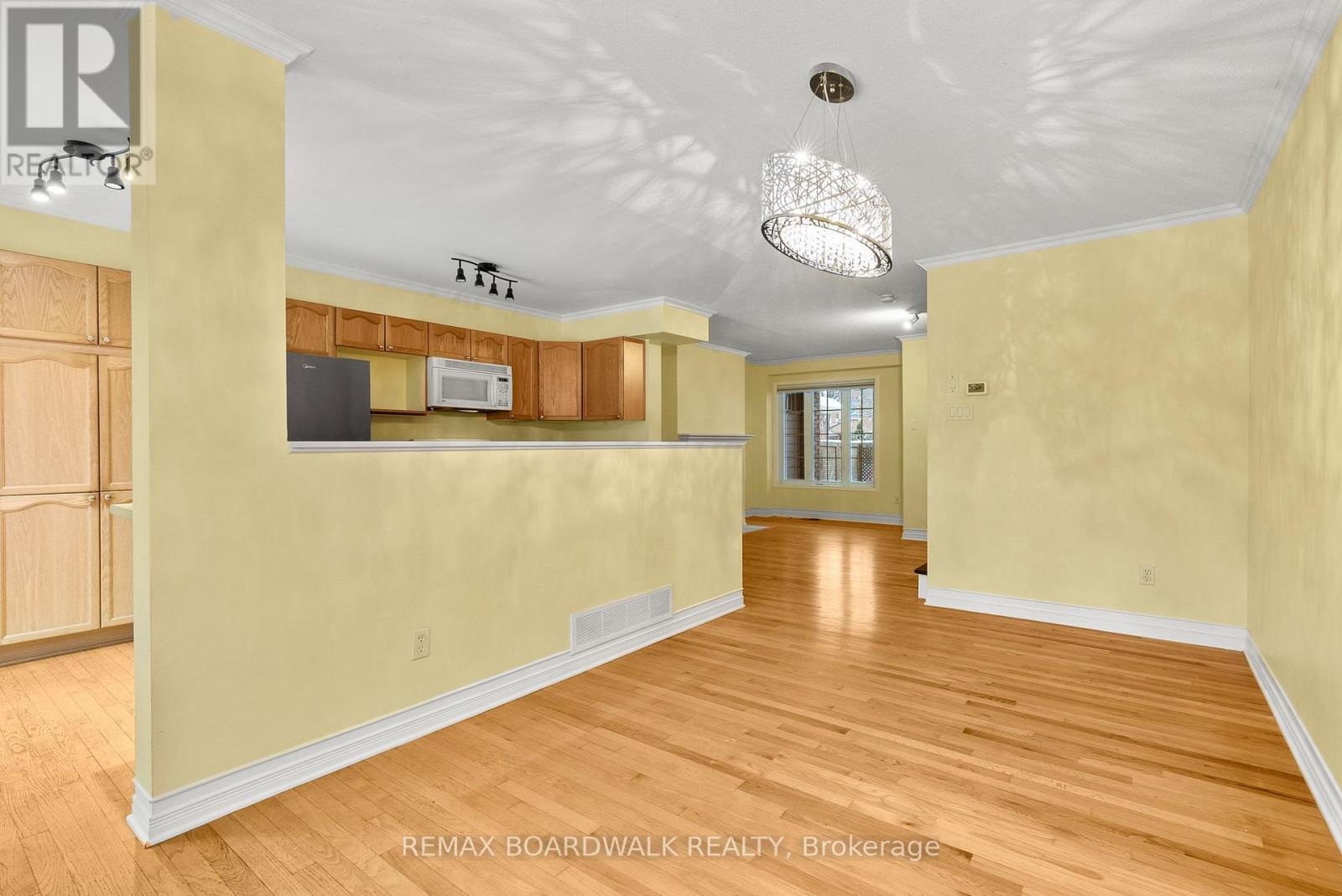 42 College Circle, Ottawa, Ontario  K1K 4R8 - Photo 13 - X12908962