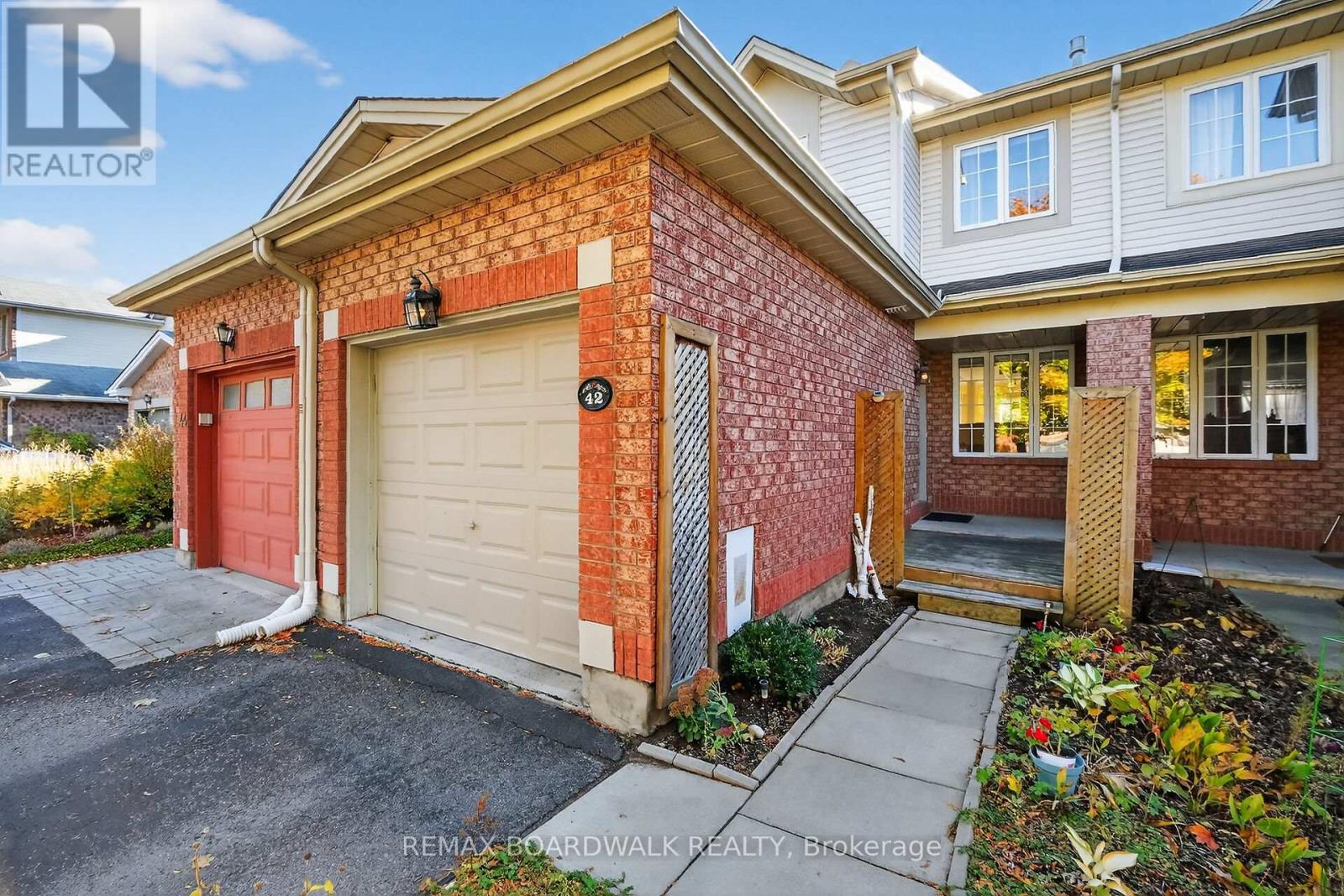 42 College Circle, Ottawa, Ontario  K1K 4R8 - Photo 2 - X12908962