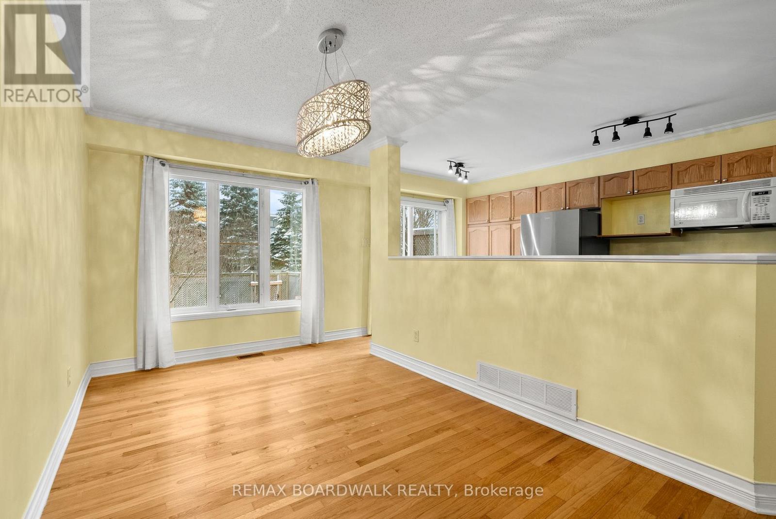 42 College Circle, Ottawa, Ontario  K1K 4R8 - Photo 6 - X12908962