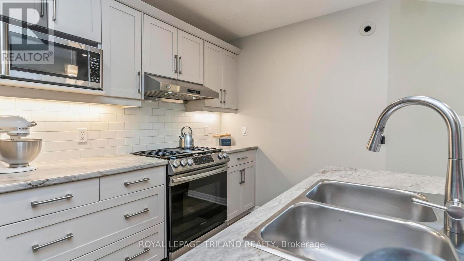 Photo 9 of 29 for 3 Harlequin Court