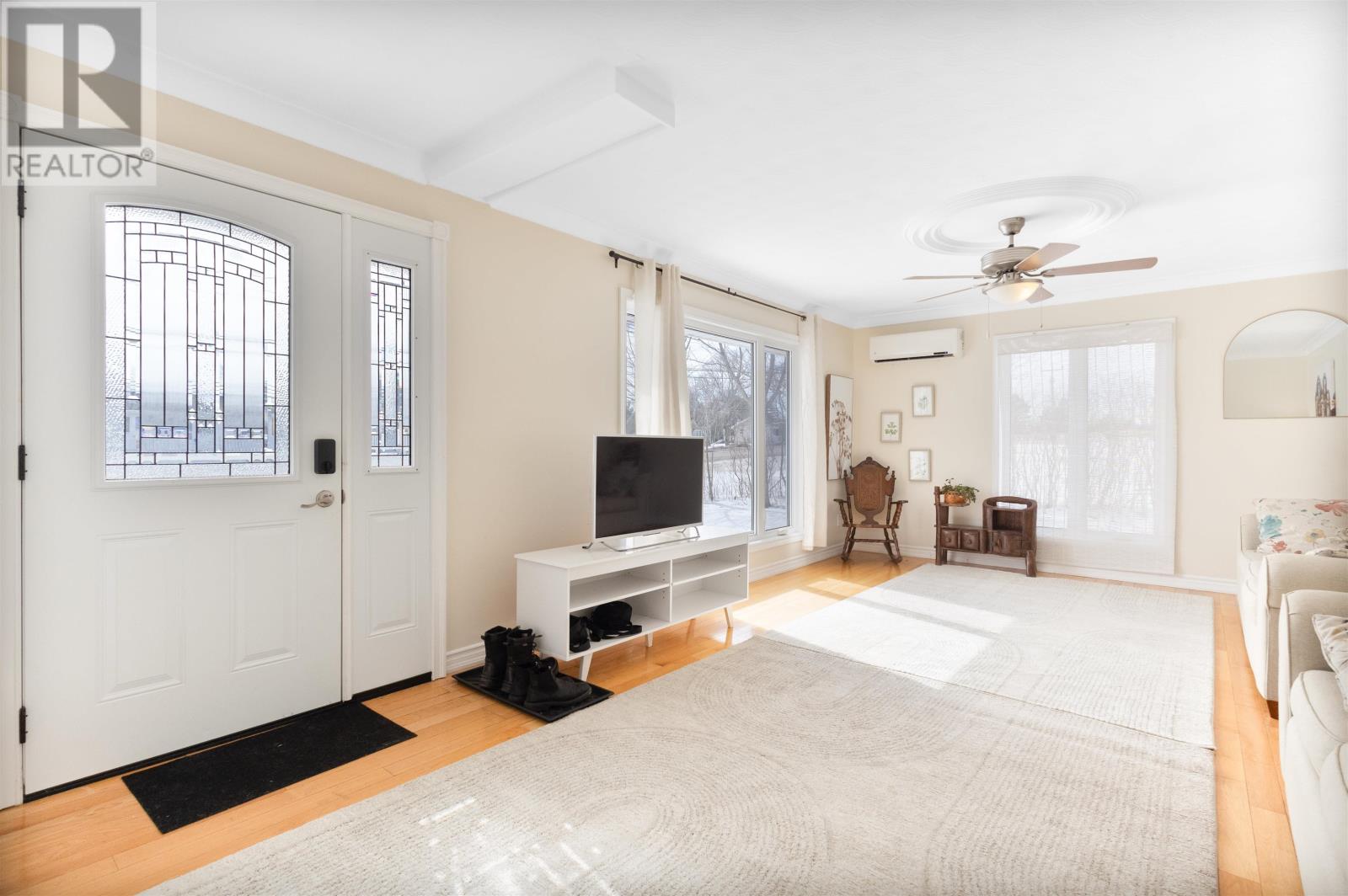 812 Main Street, Cornwall, Prince Edward Island  C0A 1H0 - Photo 4 - 202604919