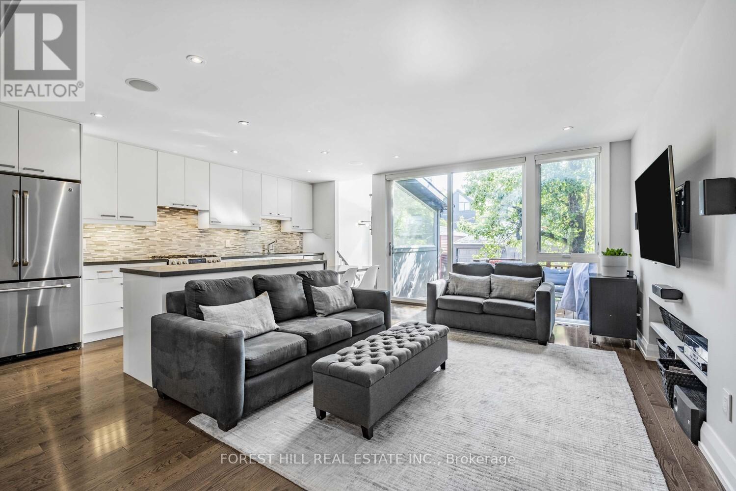 183 Wychwood Avenue, Toronto (Humewood-Cedarvale), Ontario  M6C 2T4 - Photo 4 - C12908936