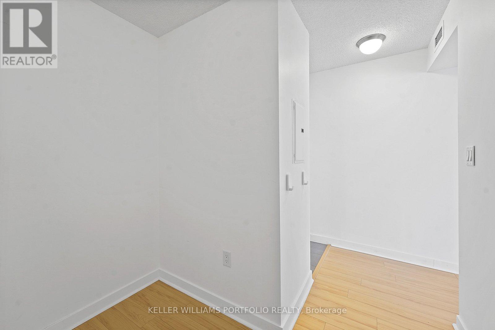 3711 - 11 Brunel Court, Toronto (Waterfront Communities), Ontario  M5V 3Y3 - Photo 7 - C12908970