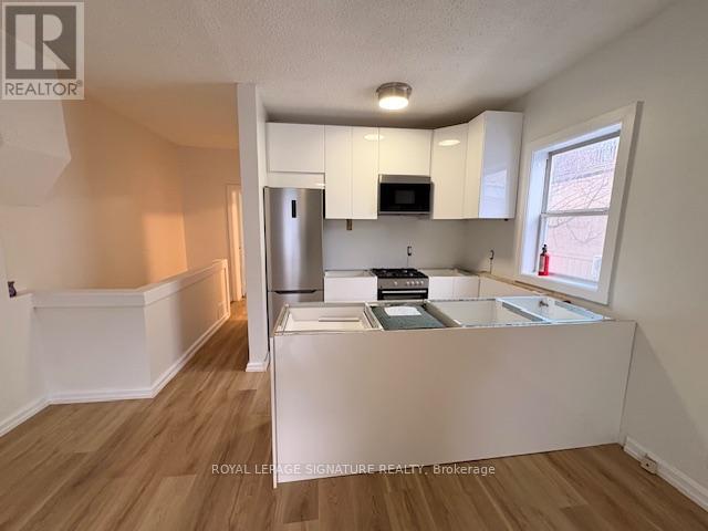 2nd Floor - 62 Allen Avenue, Toronto, Ontario  M4M 1T4 - Photo 3 - E12909000