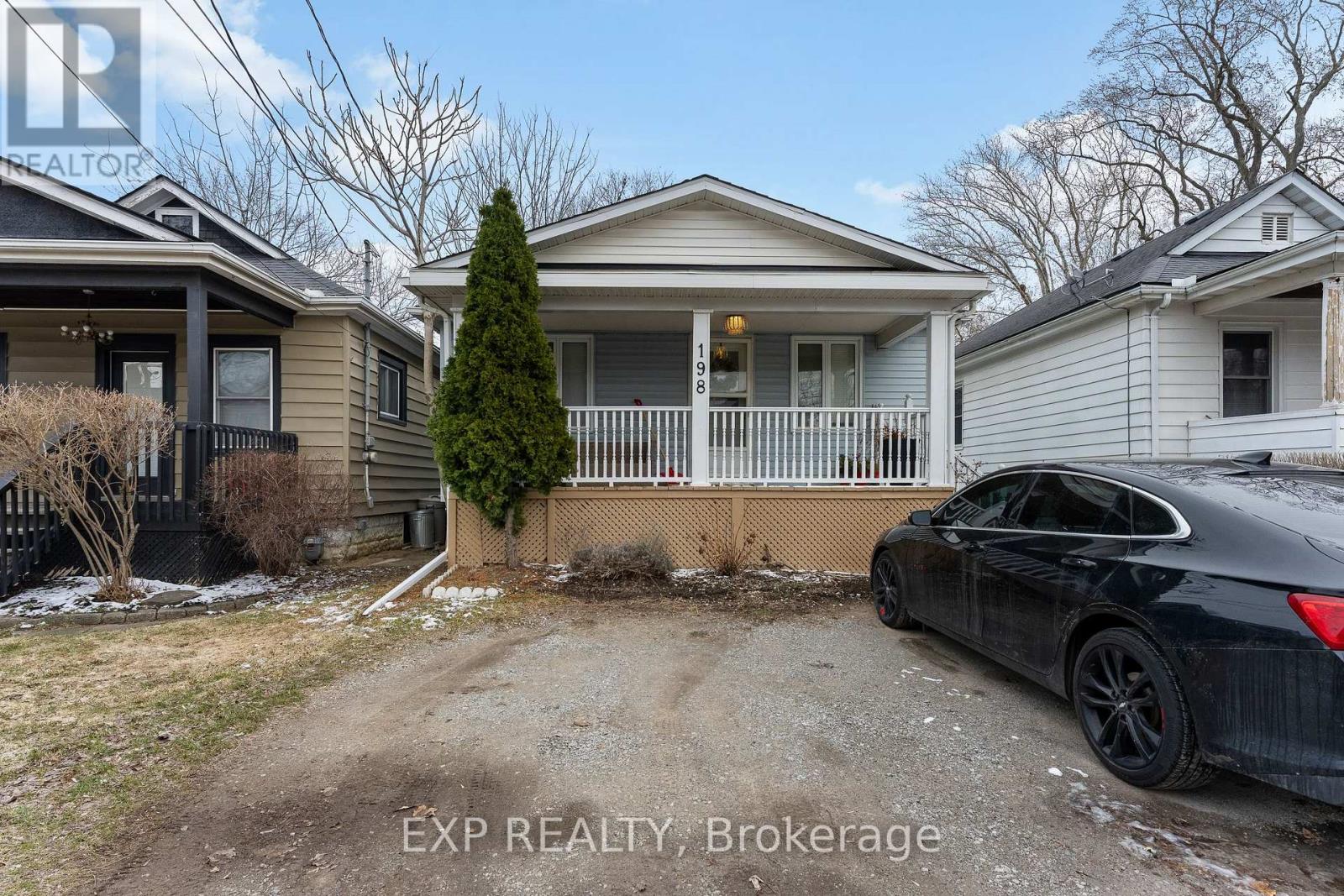 198 Geneva Street, St. Catharines (Downtown), Ontario  L2R 4P6 - Photo 1 - X12908908