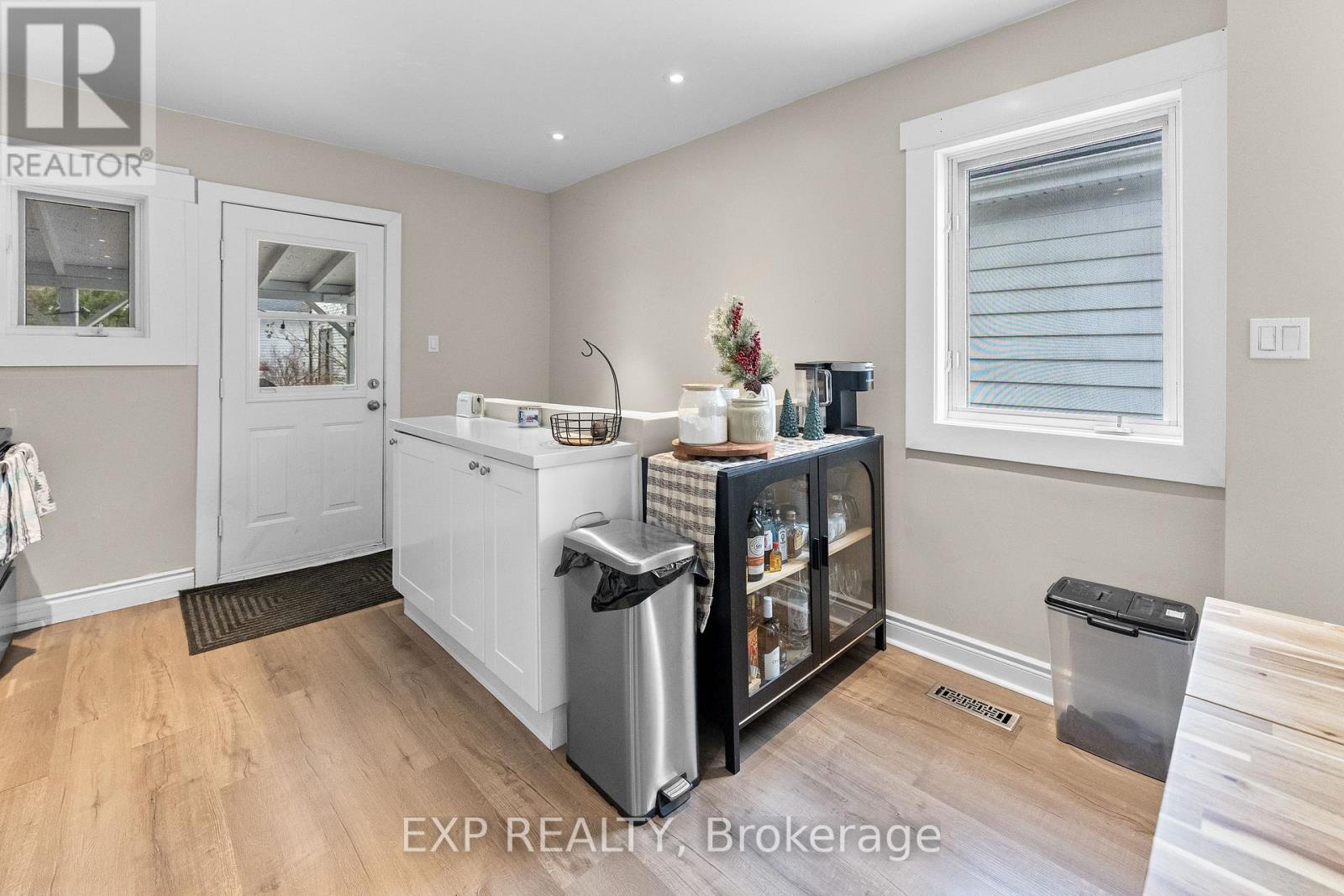 198 Geneva Street, St. Catharines (Downtown), Ontario  L2R 4P6 - Photo 12 - X12908908