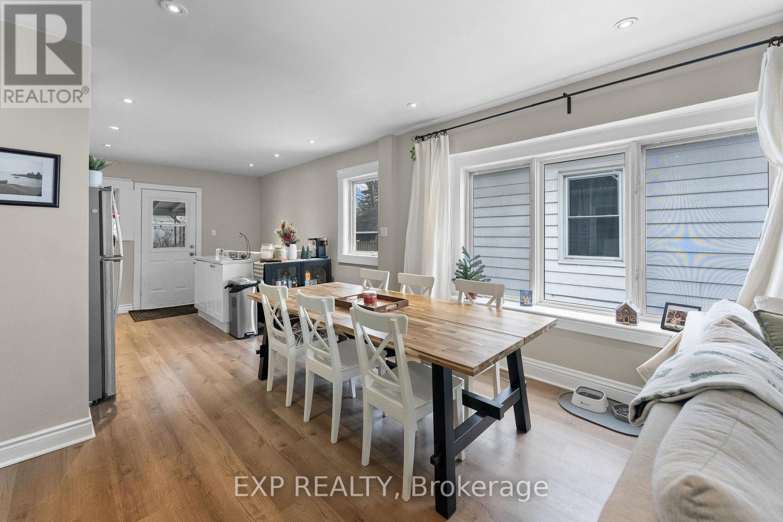 198 Geneva Street, St. Catharines (Downtown), Ontario  L2R 4P6 - Photo 5 - X12908908