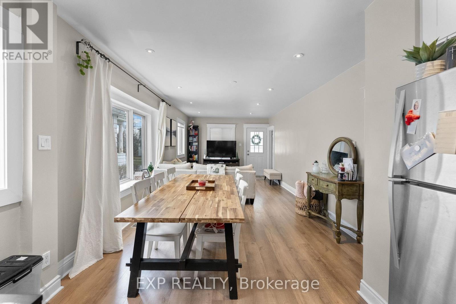 198 Geneva Street, St. Catharines (Downtown), Ontario  L2R 4P6 - Photo 7 - X12908908