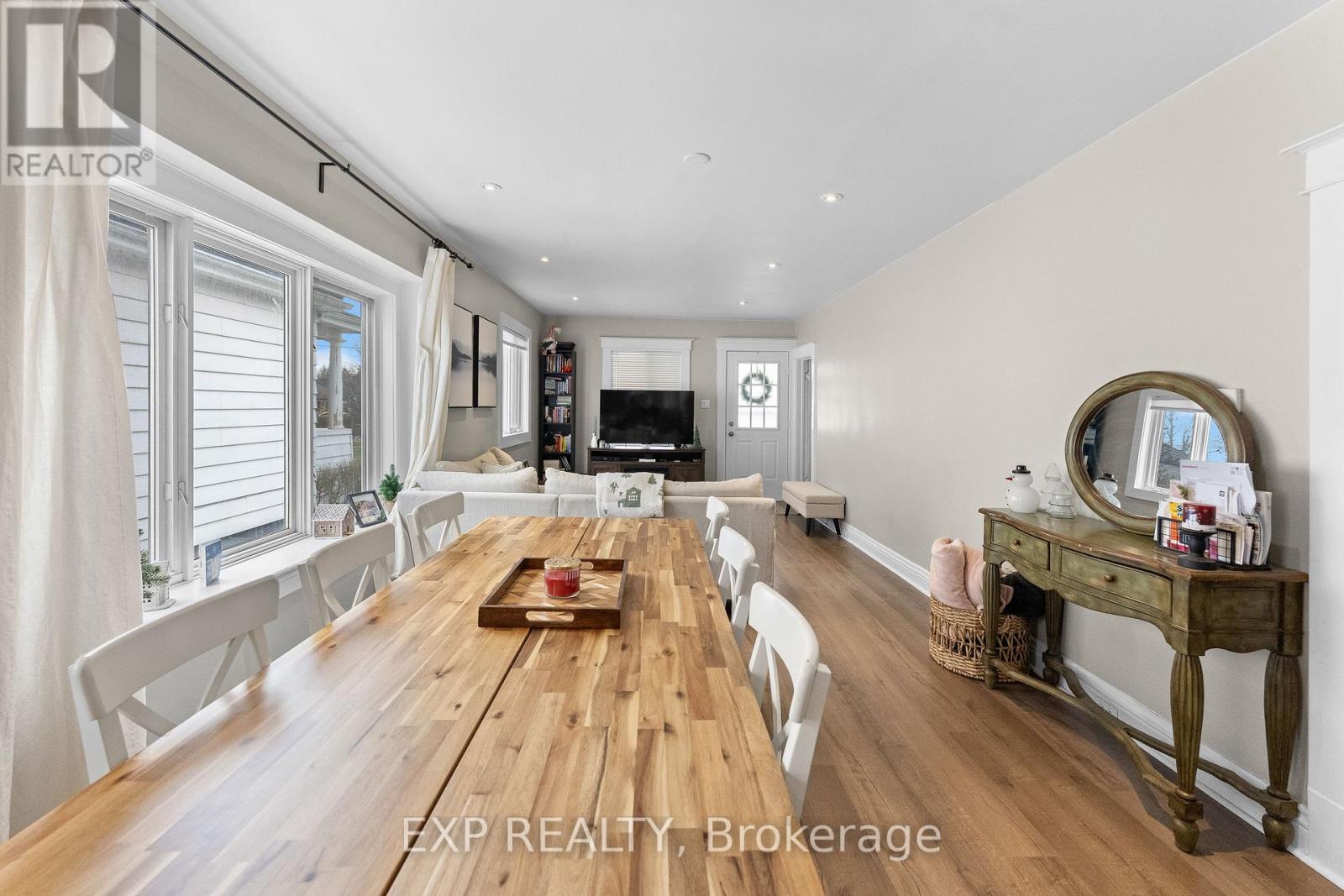 198 Geneva Street, St. Catharines (Downtown), Ontario  L2R 4P6 - Photo 8 - X12908908