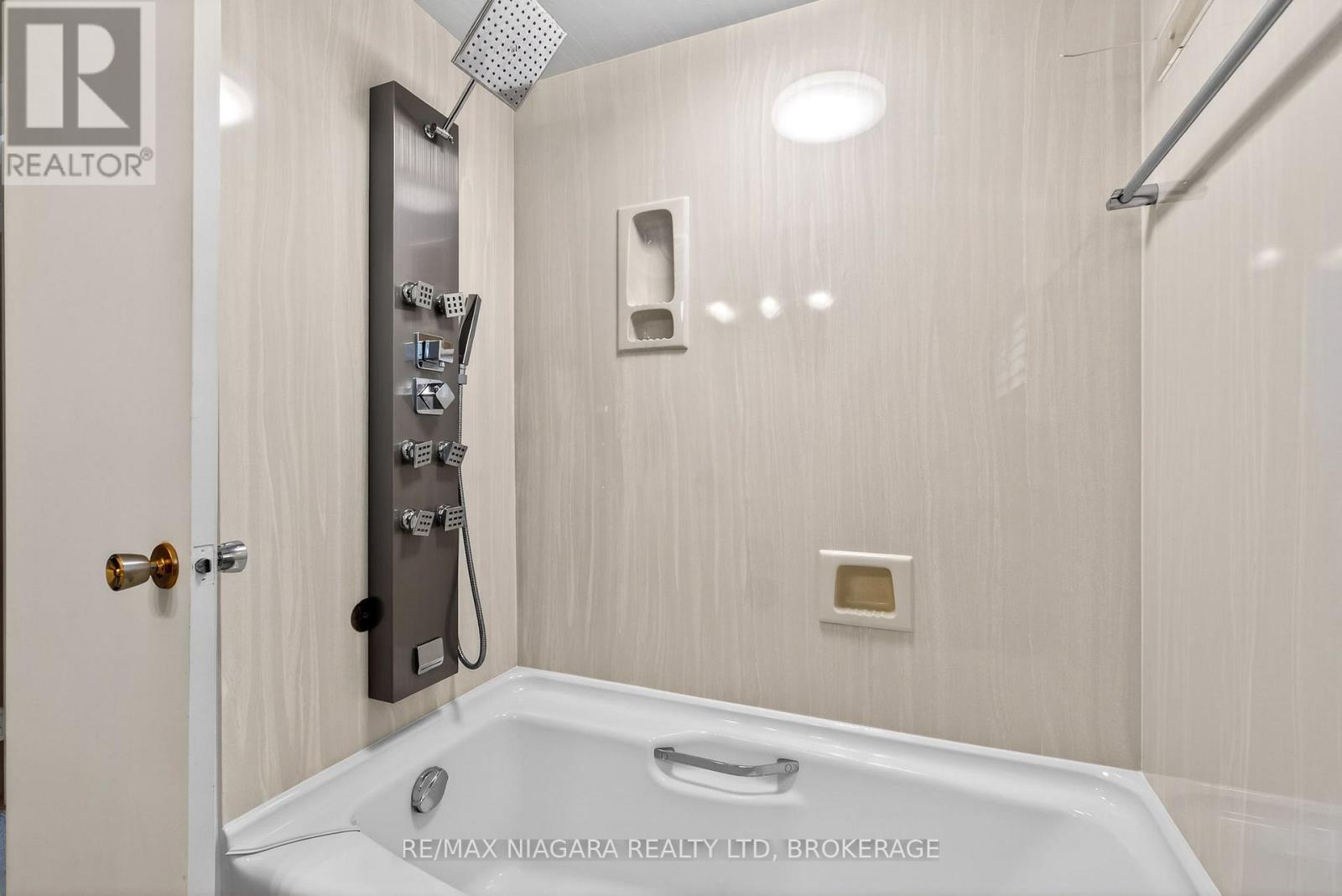 23 Almond Gardens, Grimsby, Ontario  L3M 2K2 - Photo 16 - X12908922