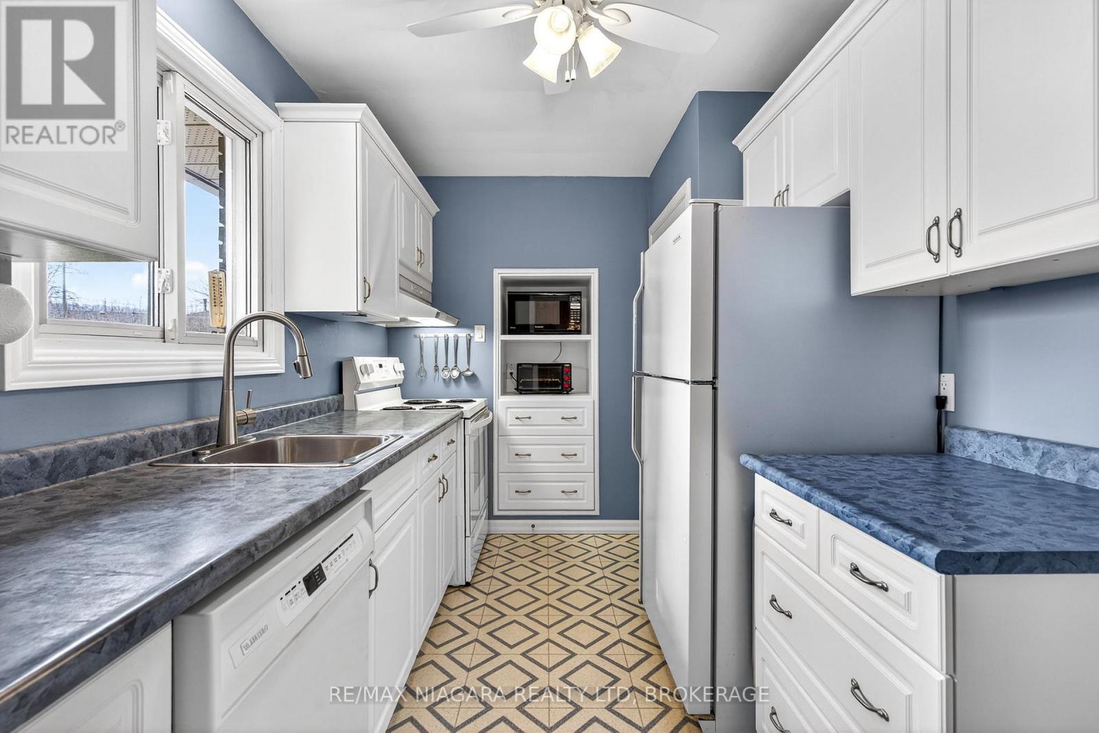 23 Almond Gardens, Grimsby, Ontario  L3M 2K2 - Photo 21 - X12908922