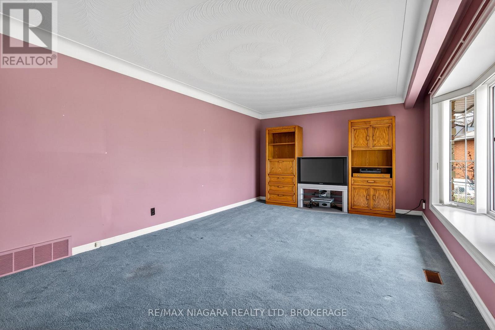 23 Almond Gardens, Grimsby, Ontario  L3M 2K2 - Photo 6 - X12908922