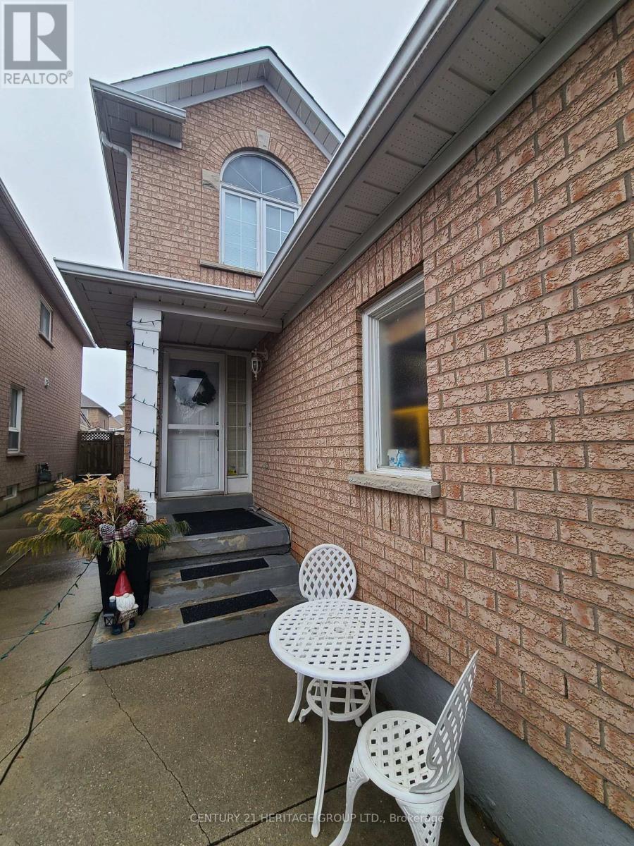 182 Elena Crescent, Vaughan, Ontario  L6A 2K2 - Photo 3 - N12908928