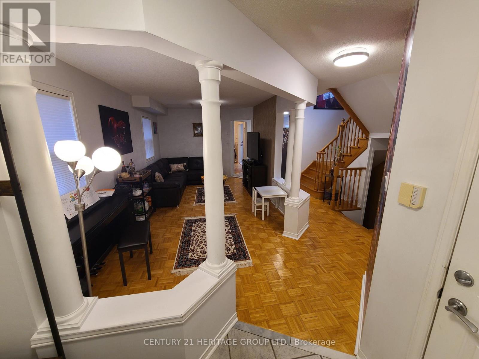 182 Elena Crescent, Vaughan, Ontario  L6A 2K2 - Photo 4 - N12908928