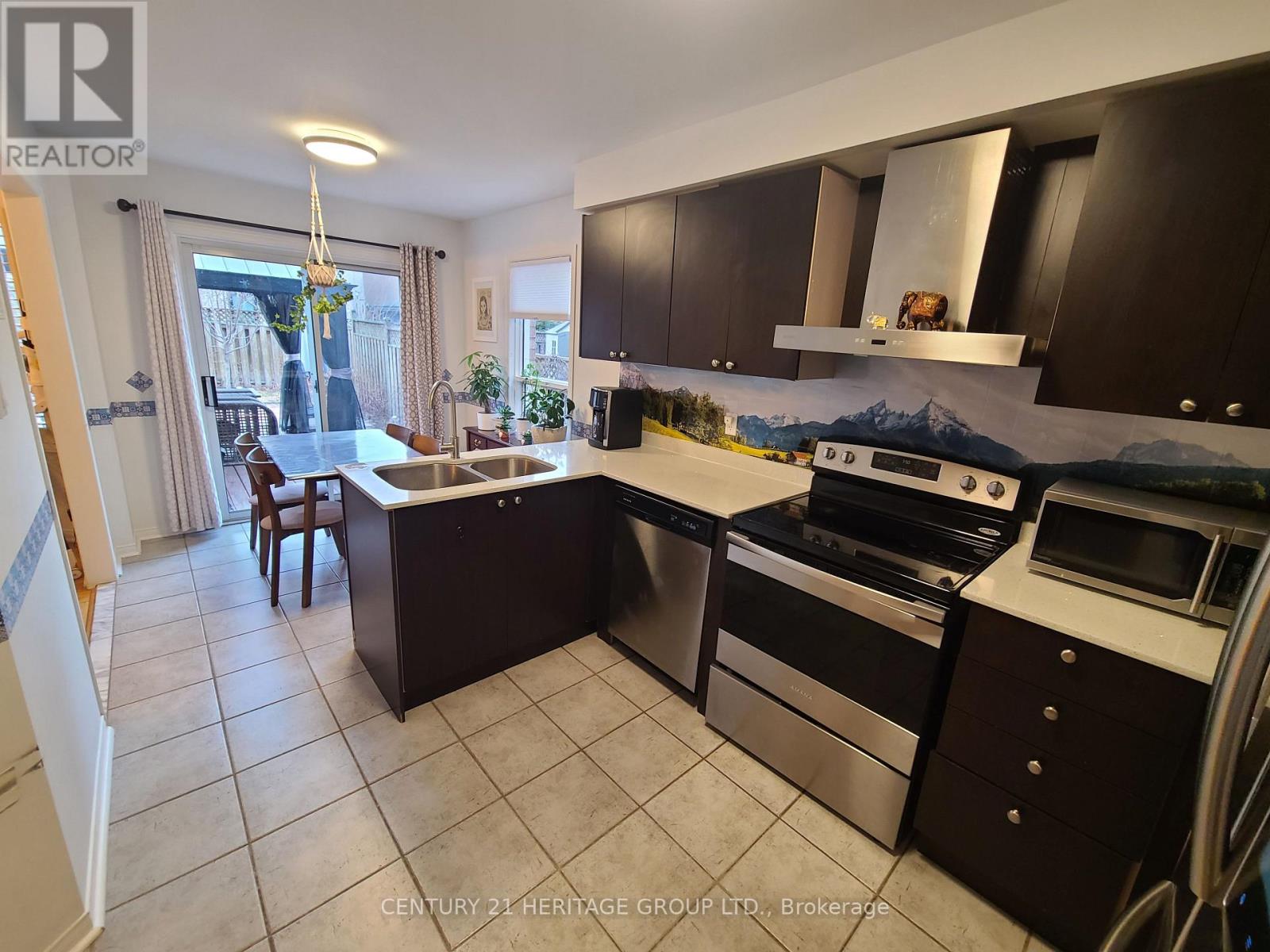 182 Elena Crescent, Vaughan, Ontario  L6A 2K2 - Photo 9 - N12908928