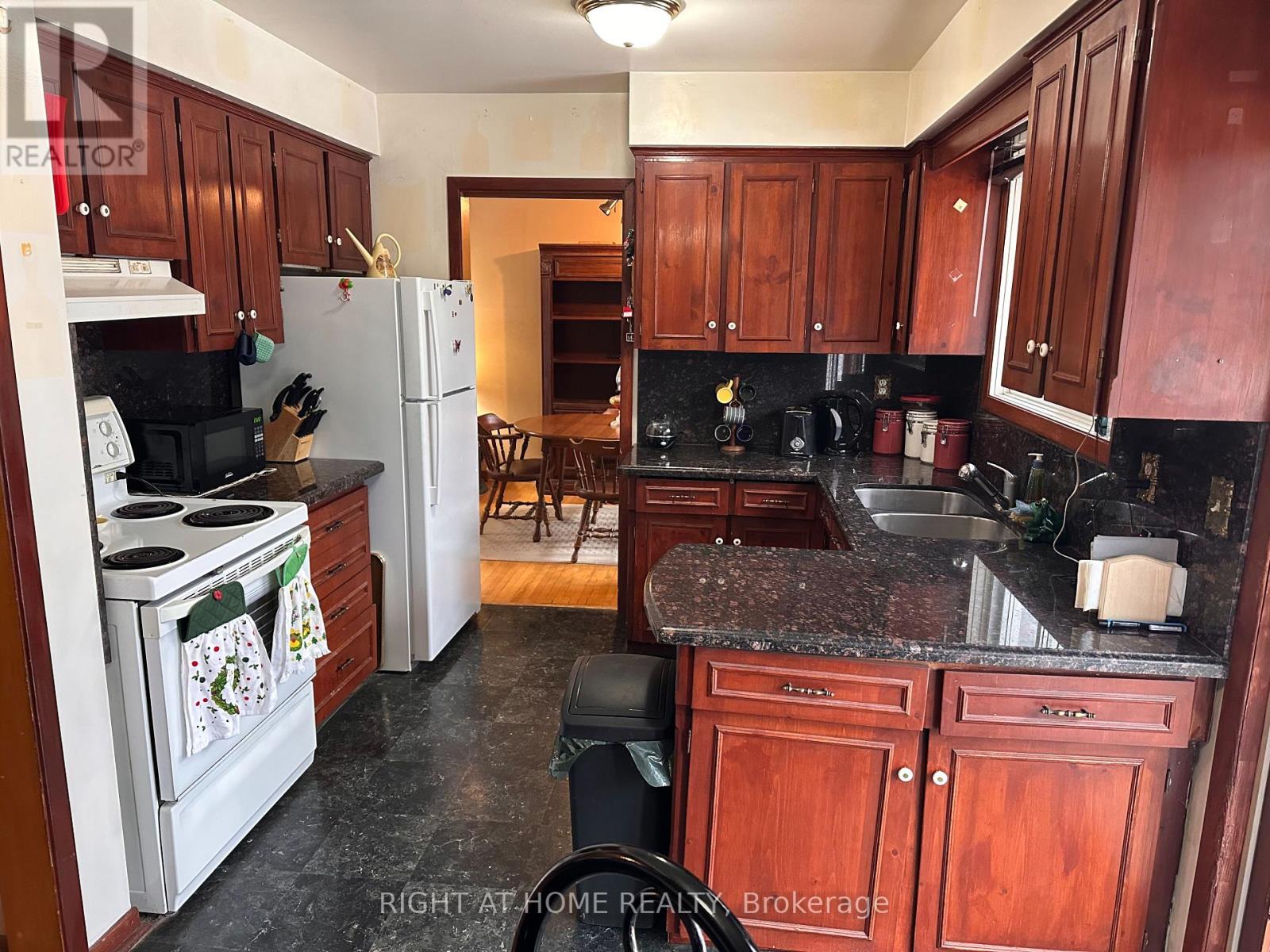 65 Norman Drive, King, Ontario  L7B 1J2 - Photo 6 - N12908940