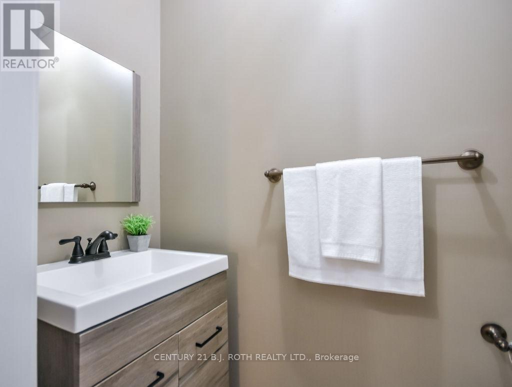 35 Hawthorne Crescent, Barrie, Ontario  L4N 9Y7 - Photo 10 - S12908892