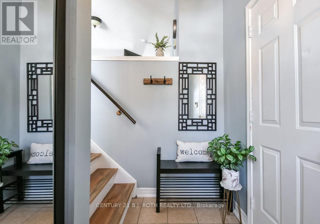 35 Hawthorne Crescent, Barrie, Ontario  L4N 9Y7 - Photo 2 - S12908892