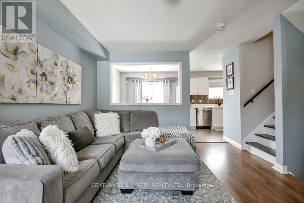 35 Hawthorne Crescent, Barrie, Ontario  L4N 9Y7 - Photo 3 - S12908892