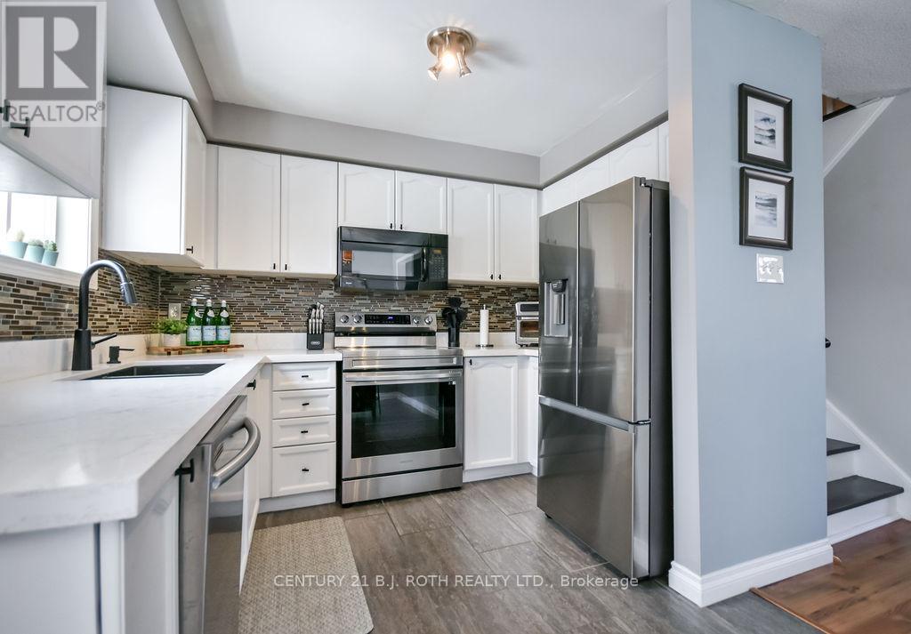 35 Hawthorne Crescent, Barrie, Ontario  L4N 9Y7 - Photo 6 - S12908892