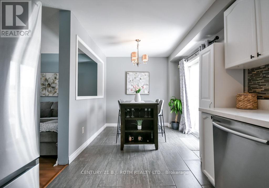 35 Hawthorne Crescent, Barrie, Ontario  L4N 9Y7 - Photo 9 - S12908892