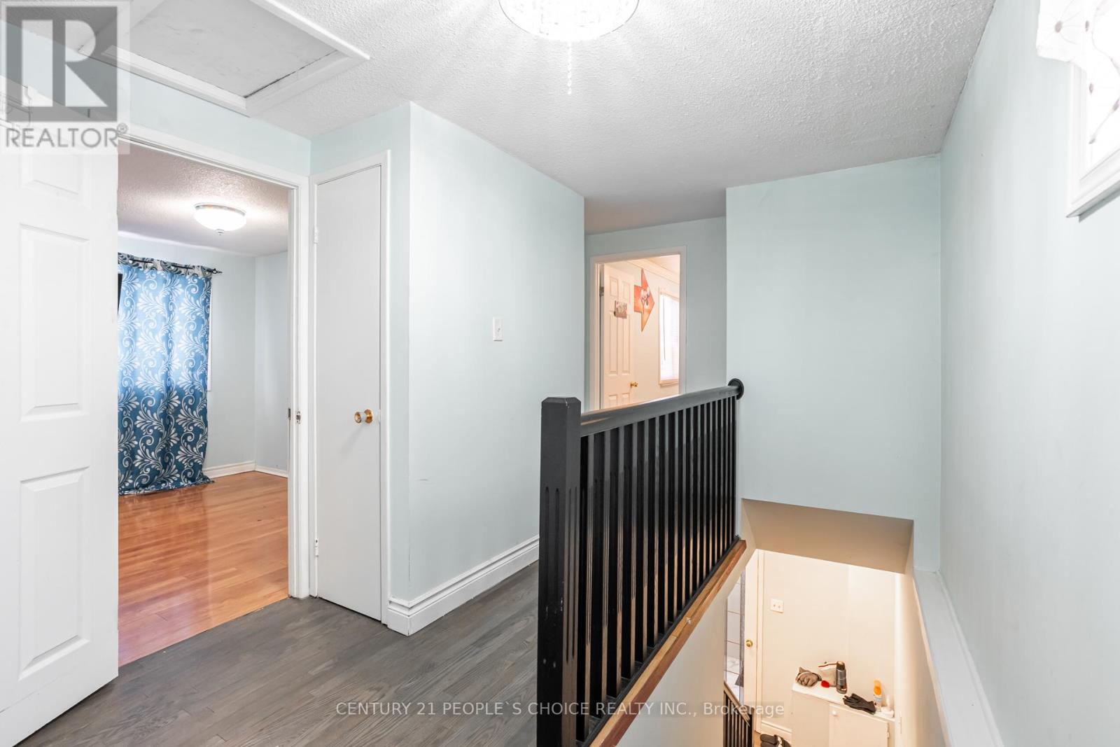 18 Hernon Court, Brampton, Ontario  L6S 2B9 - Photo 8 - W12844698