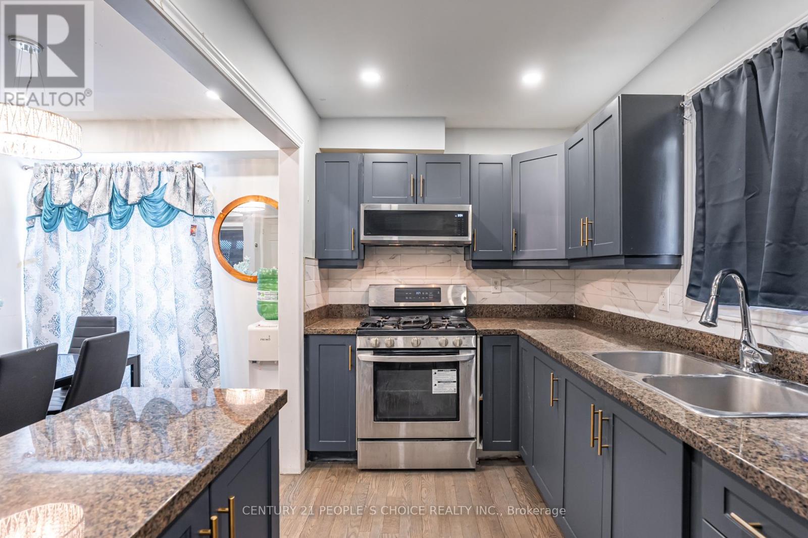 18 Hernon Court, Brampton, Ontario  L6S 2B9 - Photo 6 - W12844698