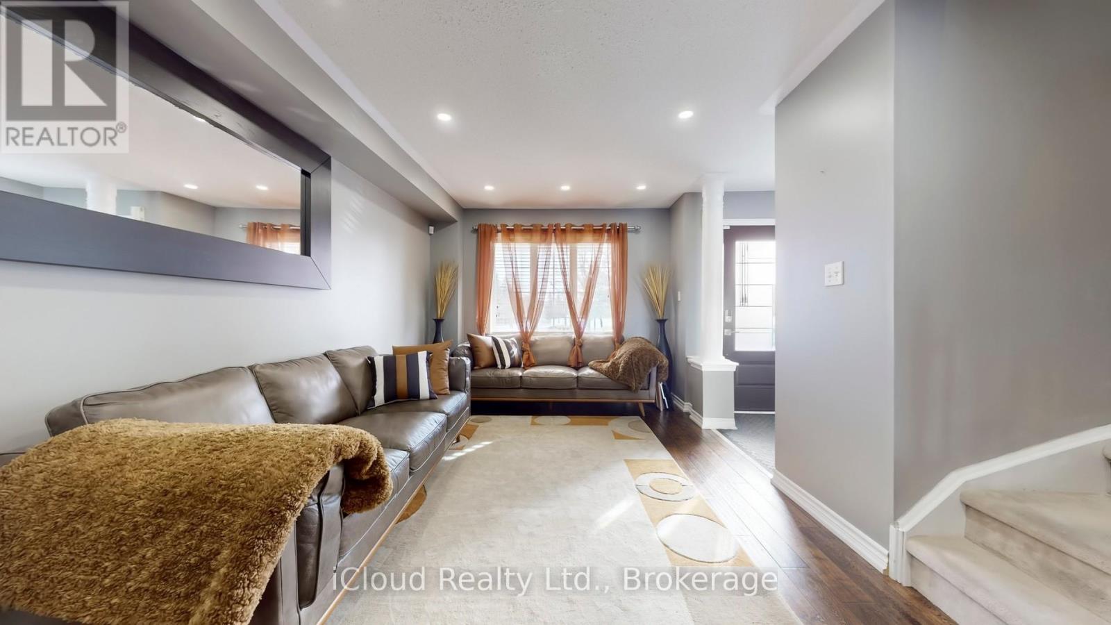 52 Tianalee Crescent, Brampton, Ontario  L7A 2X2 - Photo 2 - W12908910