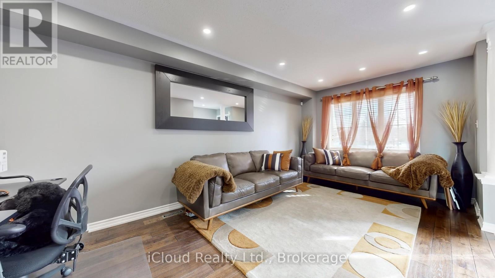 52 Tianalee Crescent, Brampton, Ontario  L7A 2X2 - Photo 3 - W12908910