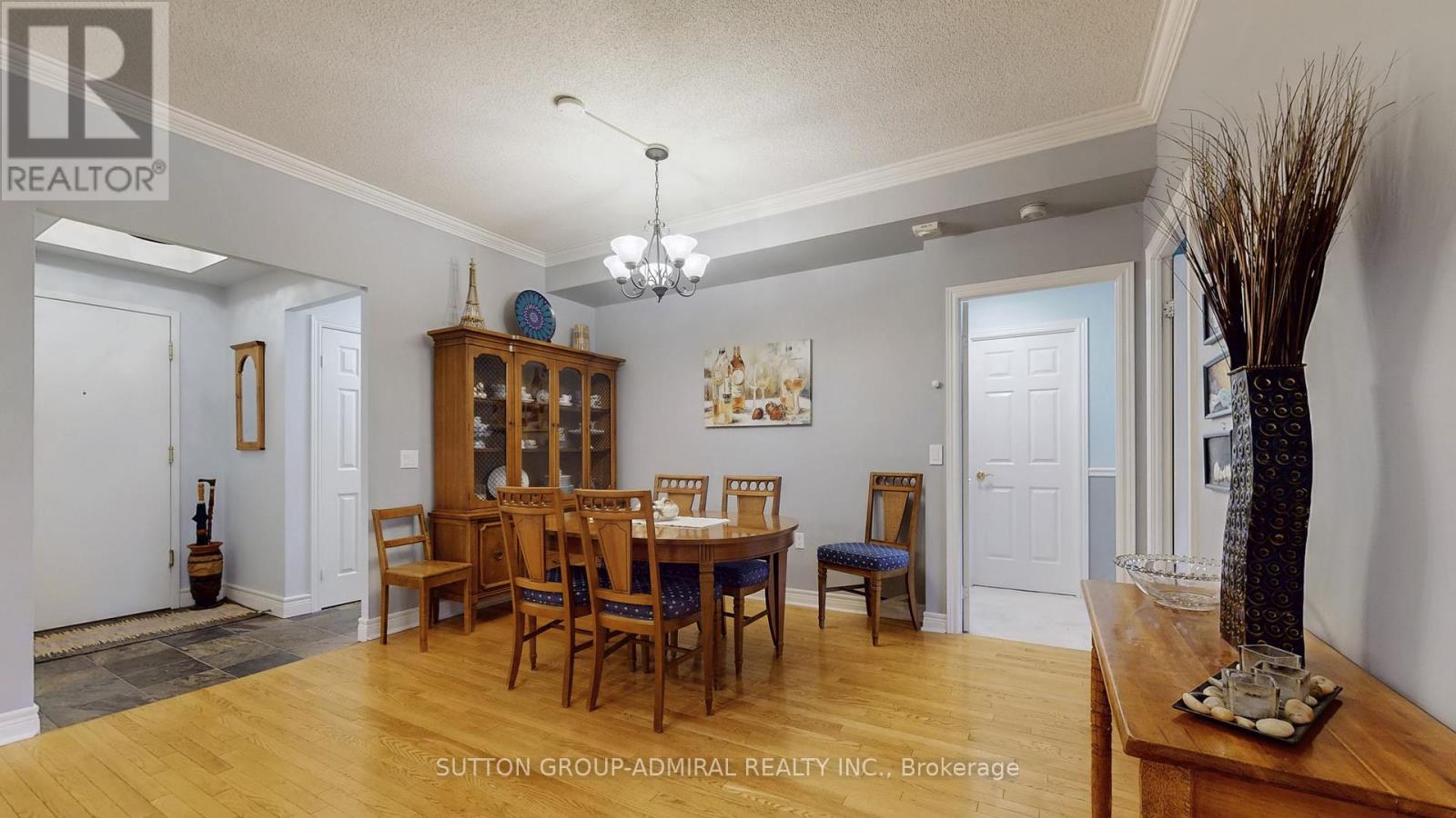 207 - 10 Old Mill Trail, Toronto, Ontario  M8X 2Y9 - Photo 10 - W12908918