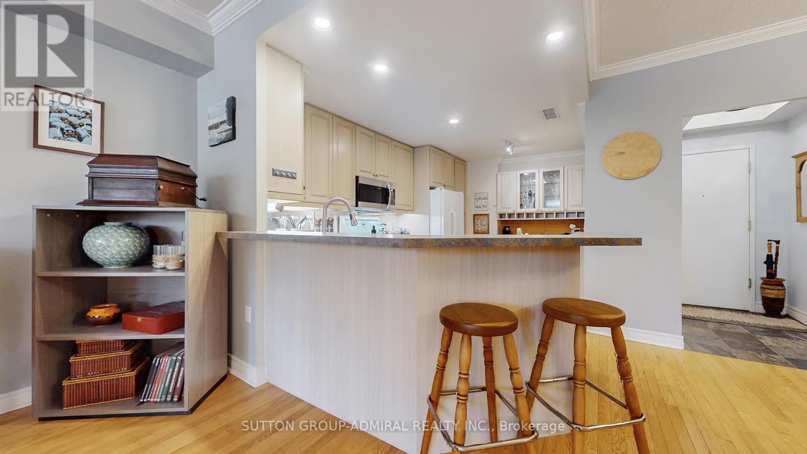 207 - 10 Old Mill Trail, Toronto, Ontario  M8X 2Y9 - Photo 12 - W12908918